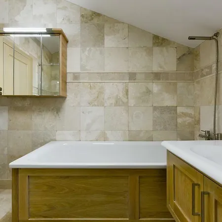 Compass House Вилла Углян