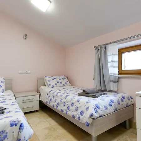 Вилла Compass House *