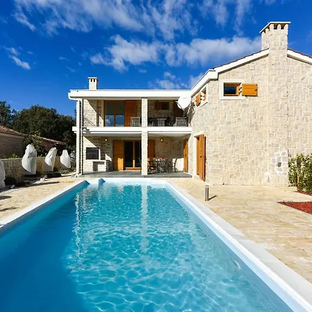 Вилла Compass House *